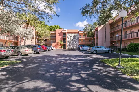 3140 Holiday Springs Blvd #9-307, Margate, FL 33063
