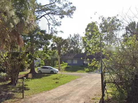 341 11 St SW, Naples, FL 34117