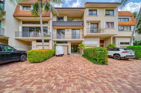 6124 Paradise Point Dr #6124, Palmetto Bay, FL 33157