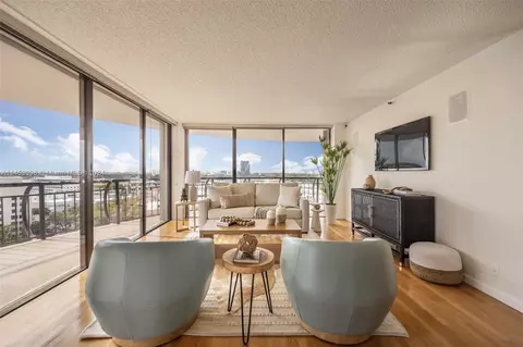 2843 S Bayshore Dr #15A, Coconut Grove, FL 33133