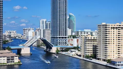 121 Golden Isles Dr #PH1, Hallandale Beach, FL 33009