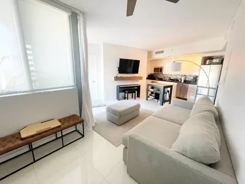 92 SW 3rd St #3706, Miami, FL 33130