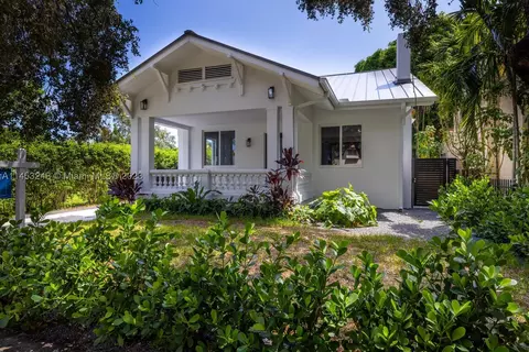320 NE 88th St, El Portal, FL 33138