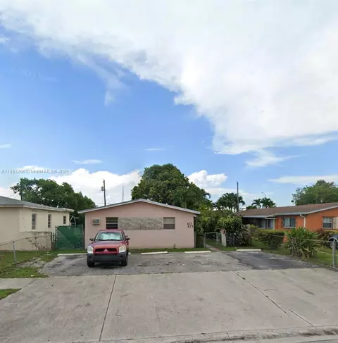 673 W 30th St, Hialeah, FL 33012