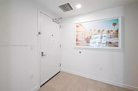 227 NE 2nd St #2113, Miami, FL 33132