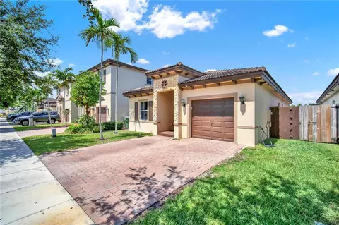 2401 NE 4th St, Homestead, FL 33033