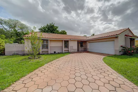 6202 NW 194 St, Hialeah, FL 33015