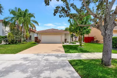 154 Vista Luna Dr, Davie, FL 33325