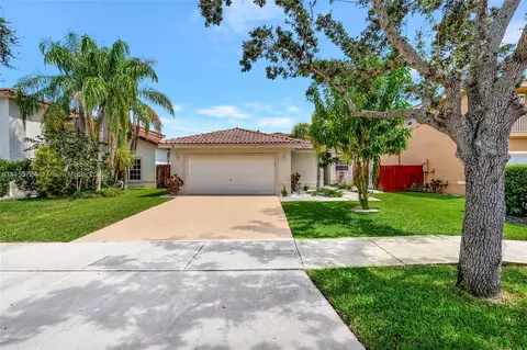 154 Vista Luna Dr, Davie, FL 33325