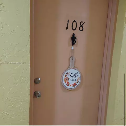 606 W 81st St #108, Hialeah, FL 33014