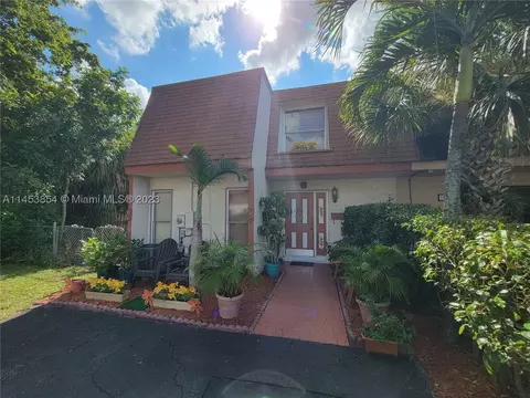 306 Sunshine Dr, Coconut Creek, FL 33066
