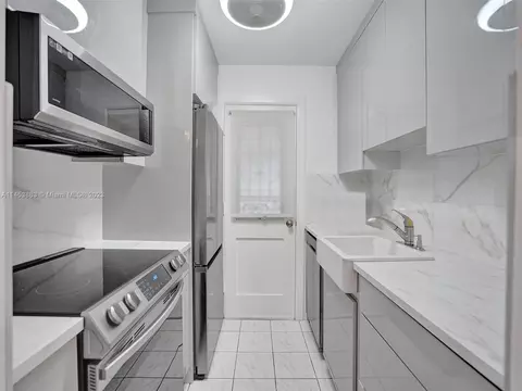 1395 NE 167th St #108, Miami, FL 33162