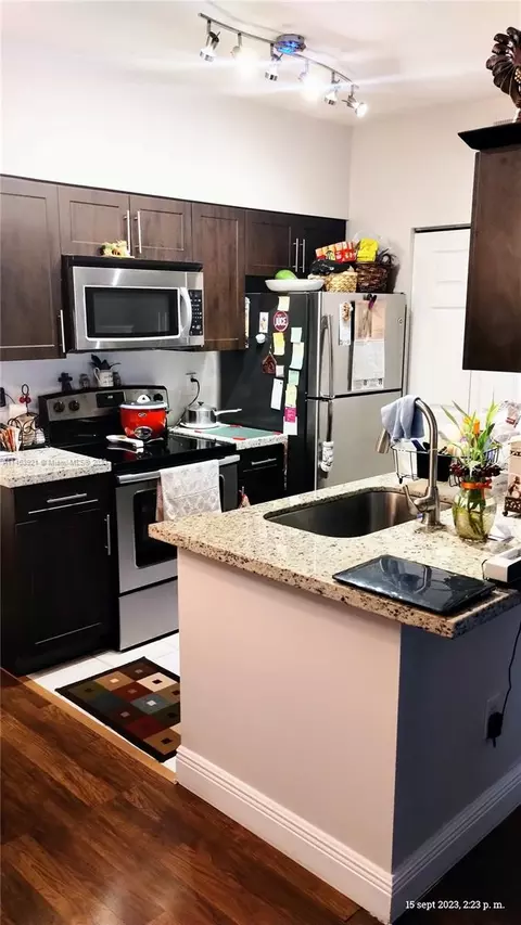 10318 S Fox Trail Rd S #401, Royal Palm Beach, FL 33411