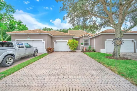 7460 S Aragon Blvd, Sunrise, FL 33313