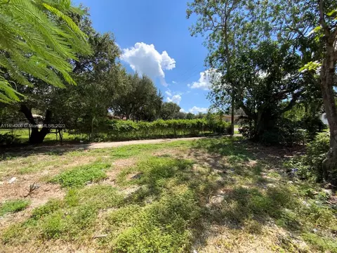 1735 NW 84th St, Miami, FL 33147
