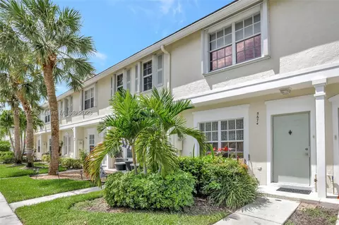 5674 NW 99th Ln, Coral Springs, FL 33076
