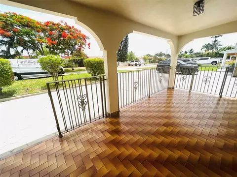 1380 W 5th Ct, Hialeah, FL 33010 photo 7