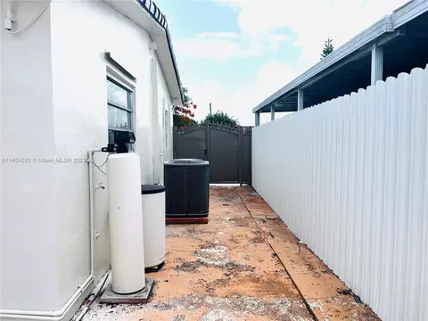 1380 W 5th Ct, Hialeah, FL 33010 photo 9