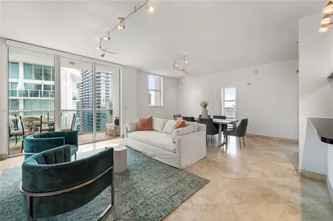 31 SE 5th St #4021, Miami, FL 33131