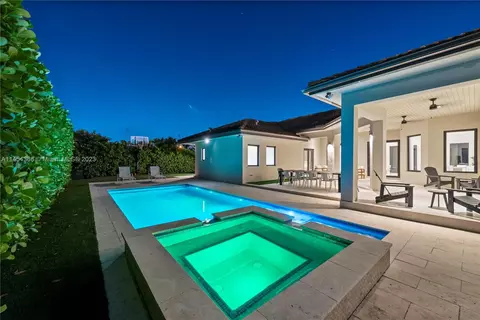 525 SW 87th Ave, Miami, FL 33174