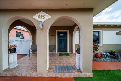 Exterior - 925 E 29th St, Hialeah, FL 33013 photo 4 of 10