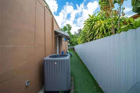Exterior - 925 E 29th St, Hialeah, FL 33013 photo 6 of 10