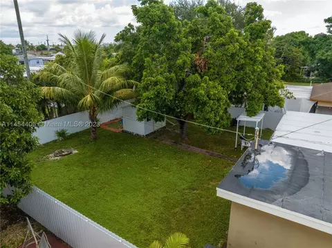 Exterior - 925 E 29th St, Hialeah, FL 33013 photo 10 of 10