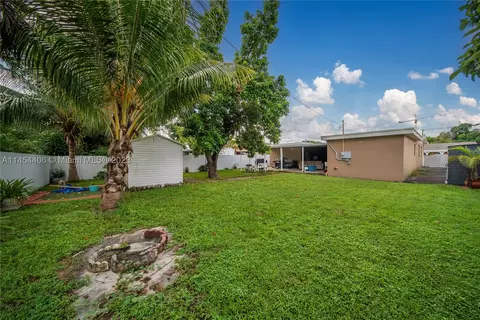 Exterior - 925 E 29th St, Hialeah, FL 33013 photo 8 of 10
