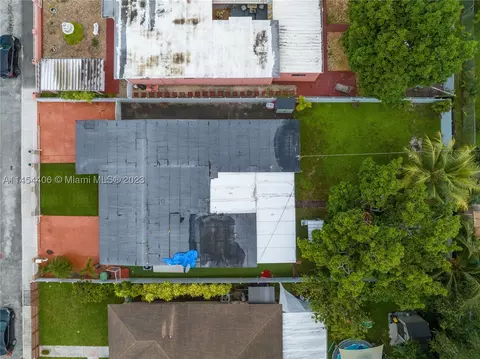 View/Area - 925 E 29th St, Hialeah, FL 33013 photo 4 of 5