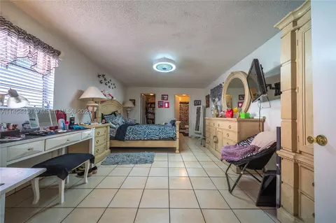 Bedroom - 925 E 29th St, Hialeah, FL 33013 photo 1 of 2