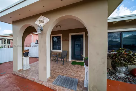 Exterior - 925 E 29th St, Hialeah, FL 33013 photo 3 of 10
