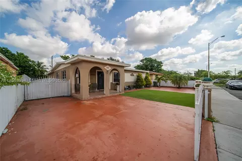 Exterior - 925 E 29th St, Hialeah, FL 33013 photo 1 of 10