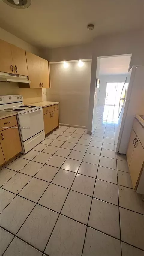 Undisclosed, Hialeah, FL 33012 photo 8
