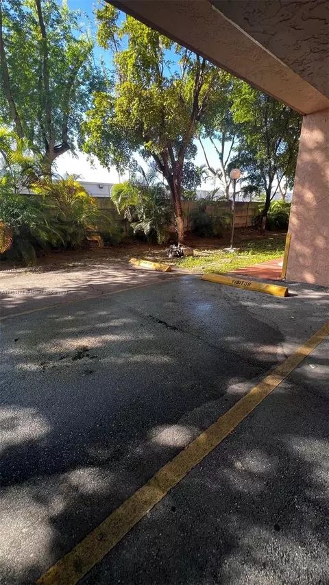 Undisclosed, Hialeah, FL 33012 photo 4