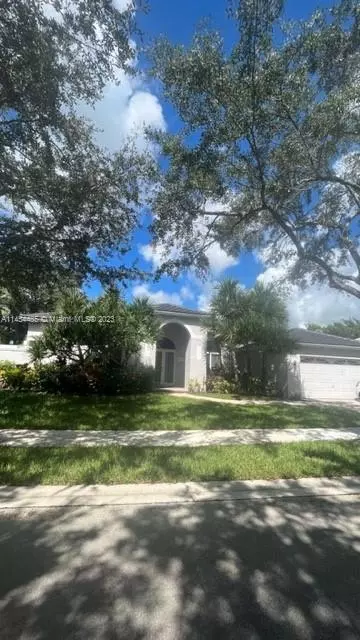 2703 Meadowood Dr, Weston, FL 33332