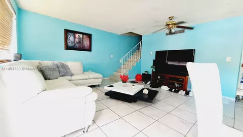 1305 W 53rd St #424, Hialeah, FL 33012