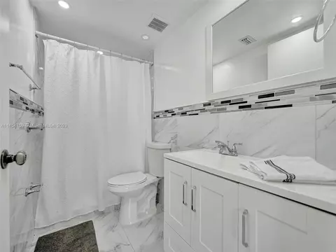 601 SW 113th Way #601, Pembroke Pines, FL 33025
