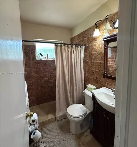 20 E 60th St, Hialeah, FL 33013 photo 6
