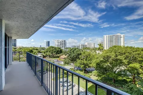 400 Leslie Dr #531, Hallandale Beach, FL 33009