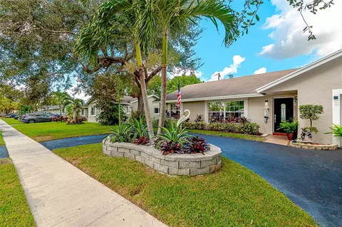 8421 NW 45th St, Lauderhill, FL 33351
