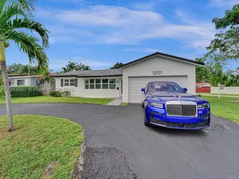 5201 Cleveland St, Hollywood, FL 33021
