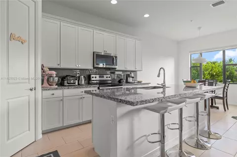 11633 SW 13th Dr, Pembroke Pines, FL 33025