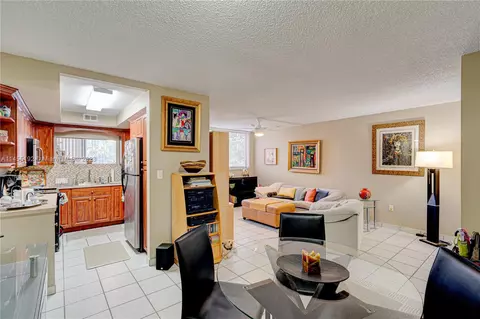 9420 W Flagler St #109, Miami, FL 33174