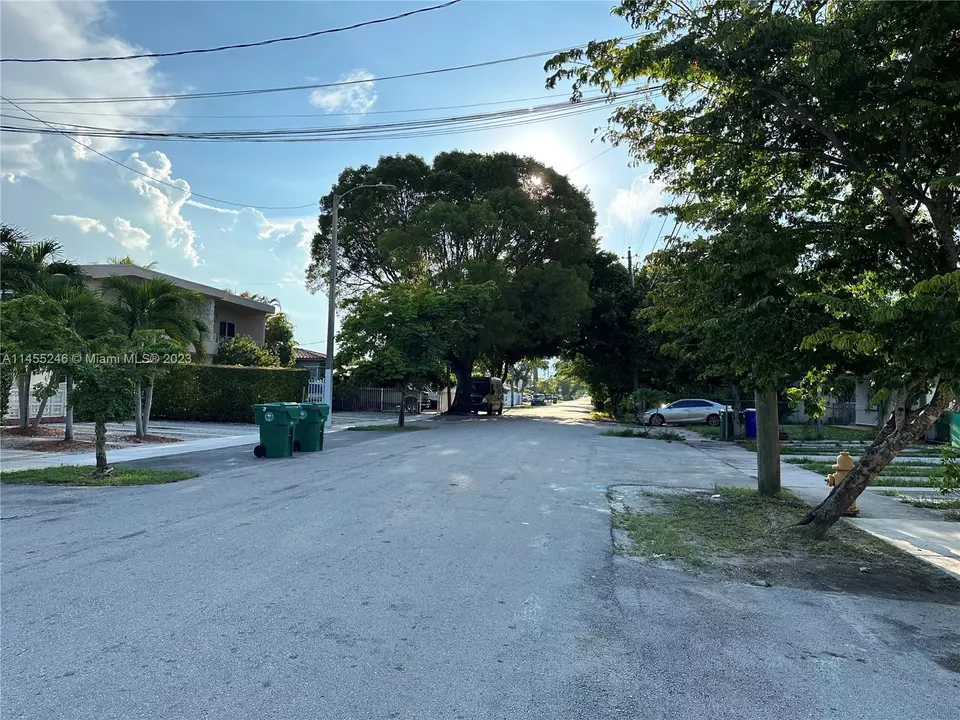  2741 SW 25th Ter, Miami, FL 33133 photo 4