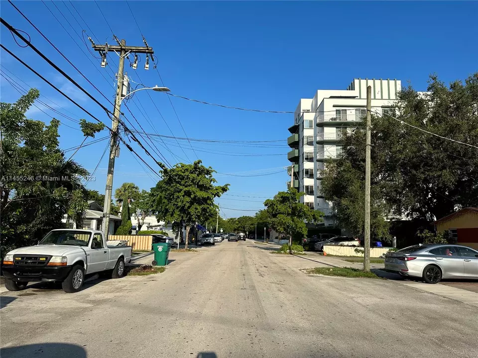  2741 SW 25th Ter, Miami, FL 33133 photo 3