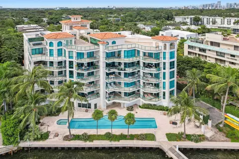 1660 W Glencoe St #101, Miami, FL 33133