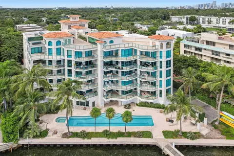 1660 W Glencoe St #101, Miami, FL 33133