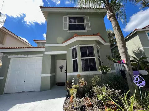 3990 Tree Tops Rd, Hollywood, FL 33026