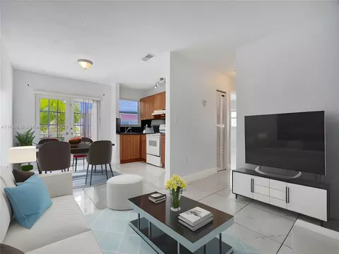1028 SW 2nd St #4, Miami, FL 33130