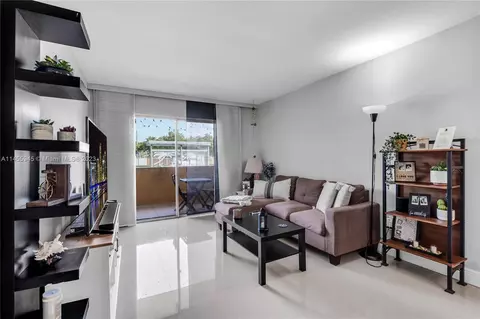 8990 SW 24th St #15, Miami, FL 33165